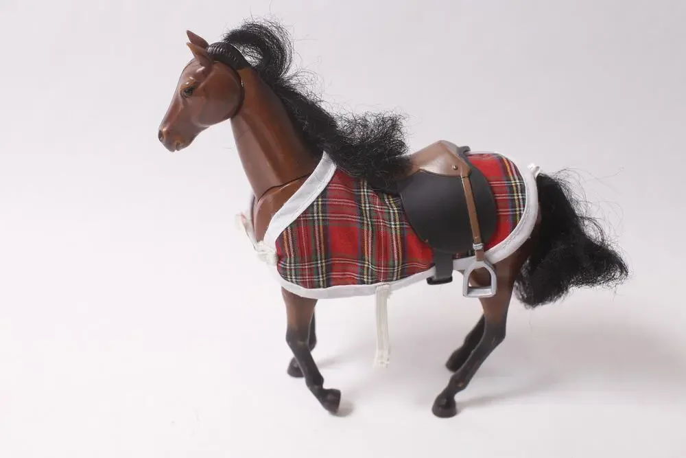 Vintage 1999 MMTL Thoroughbred Horse Figure with Plaid Blanket ~ 260214-WH 985